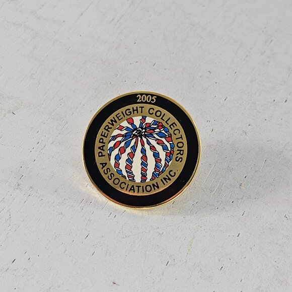 2005 Paperweight Collectors Association Inc. Enamel Pin - Picture 2 of 6